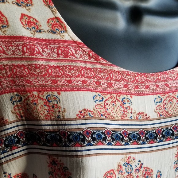 Soieblu Patterned Lace Top - Picture 7 of 16